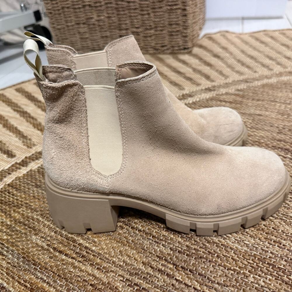 Beige Suede Chelsea Boots with ChunkyBeige Suede Chelsea Boots with Chunky Soles